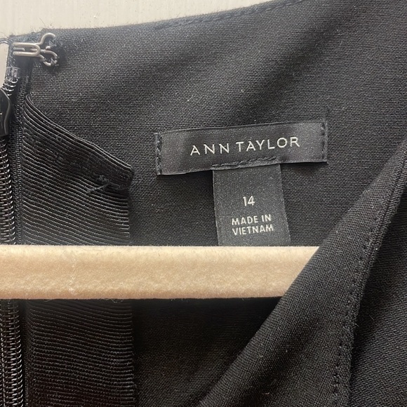 Ann Taylor Midi length work dress. Great under blazer or on its on - Picture 2 of 3